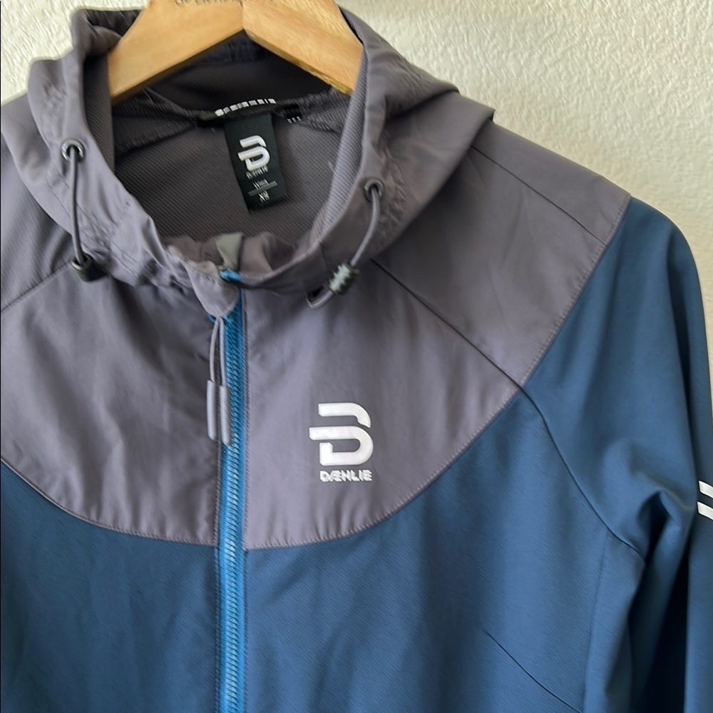 Daehlie Hooded Windbreaker size XS Full zip - Picture 3 of 8